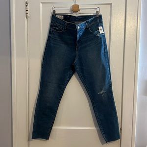GAP Universal Jegging High Rise, Never Worn with Tags.